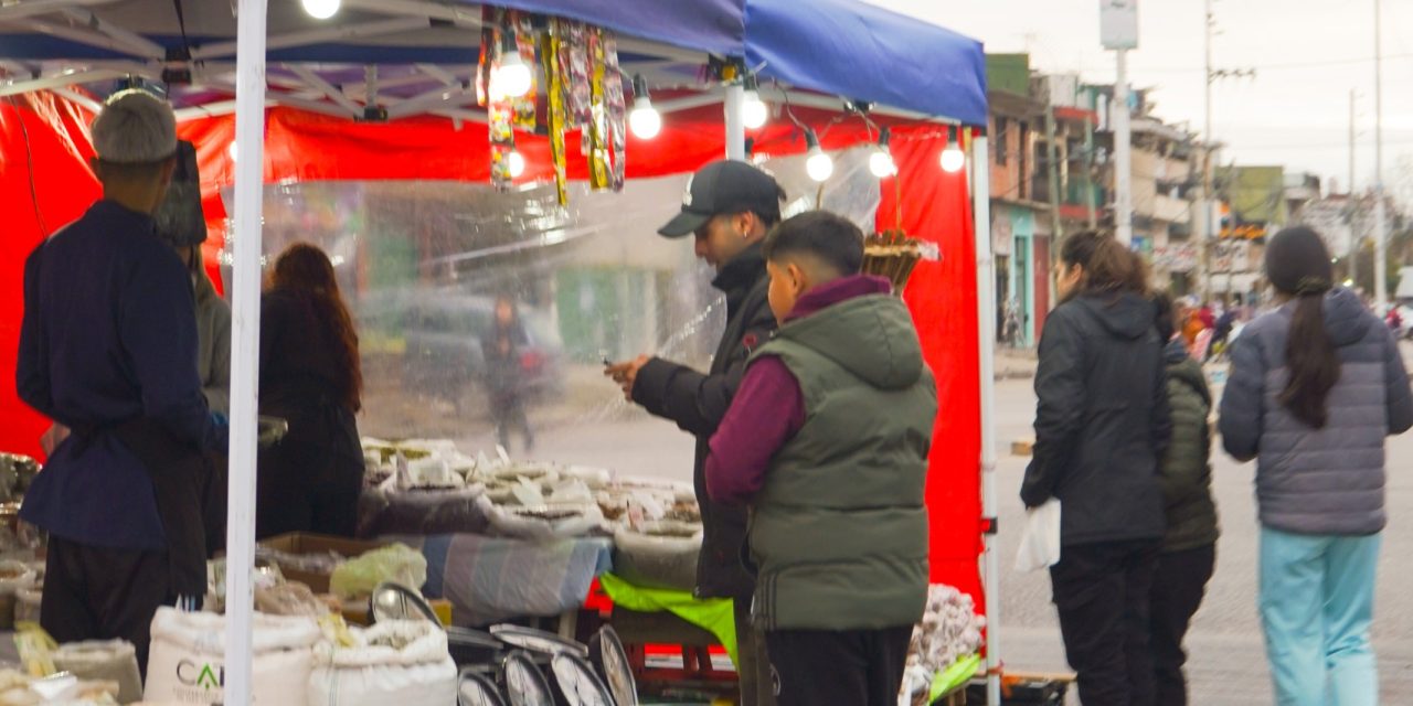 CIENTOS DE VECINAS Y VECINOS PASARON ESTE SÁBADO POR EL PASEO DE COMPRAS  DE LA AVENIDA OLIVER
