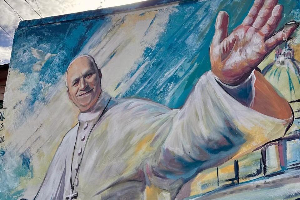 ALMIRANTE BROWN RECIBIRA A LEON XIV CON CINCO MURALES EN  CLAYPOLE